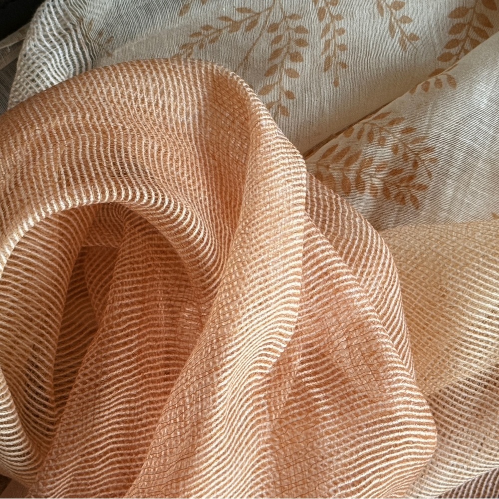 Paisley Road Elegant Gossamer Pale Peach/Cream Silk & Cotton Shawl - Picture 4 of 7